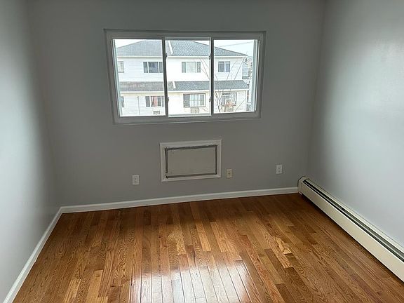 4th image of 7215 Hillmeyer Ave APT 2