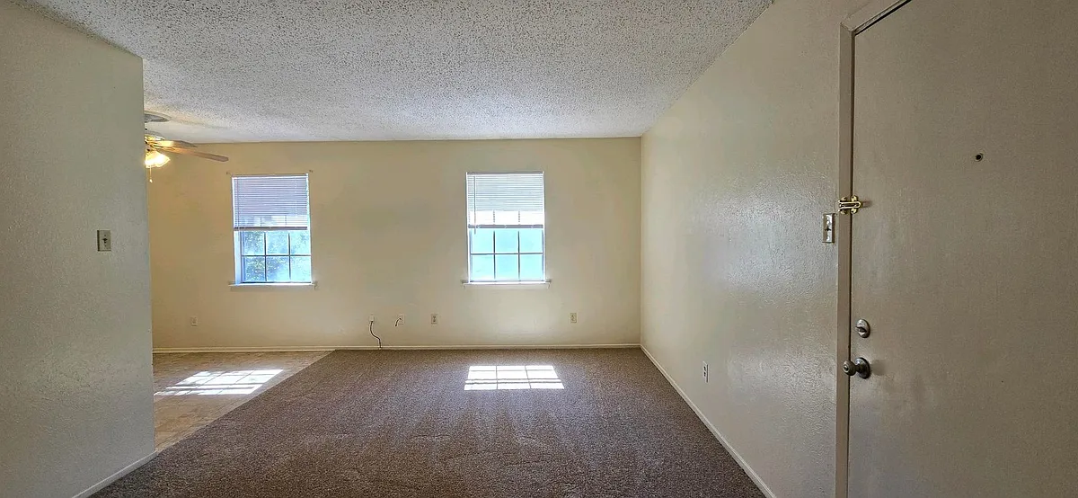 Building Photo - S Green St Units