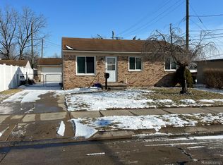 27920 Blum St, Roseville, MI 48066