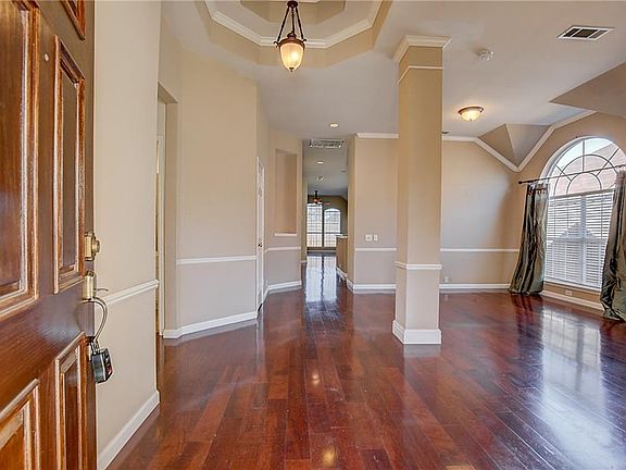 2nd image of 6709 Tawny Oak Dr