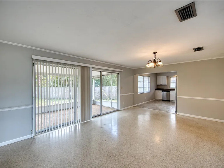1901 Dolphin Dr — Photo 7