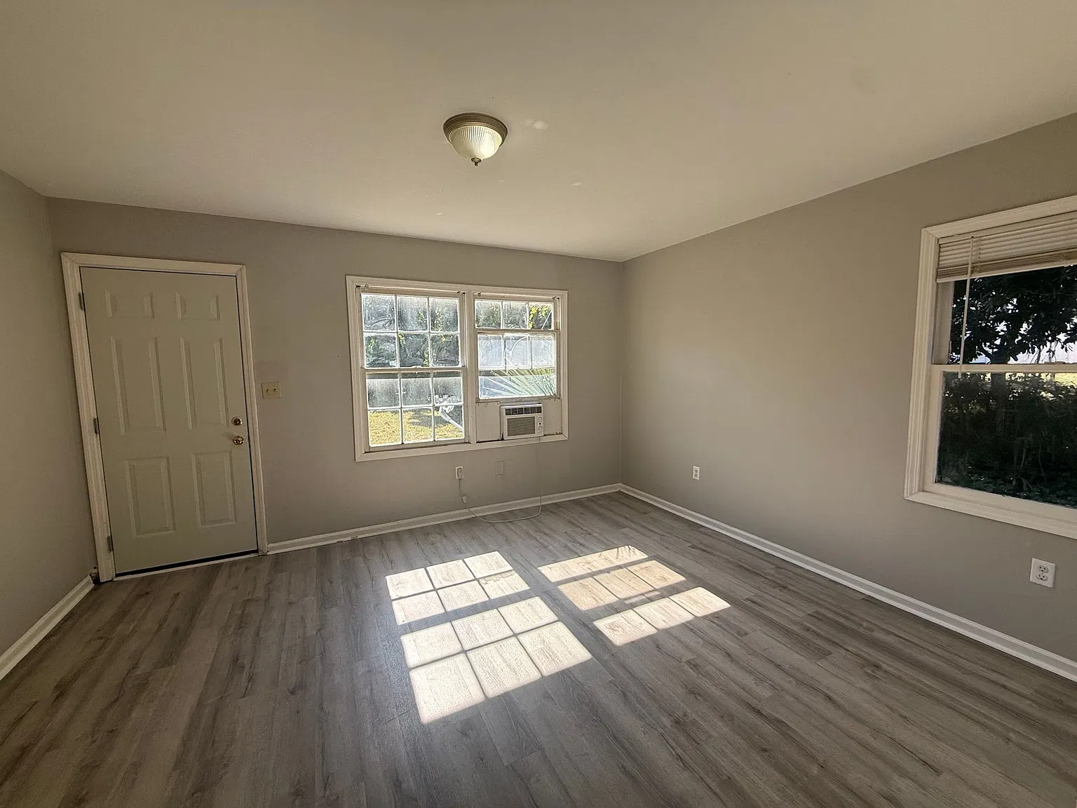 405 19th Ave. N. — Photo 3