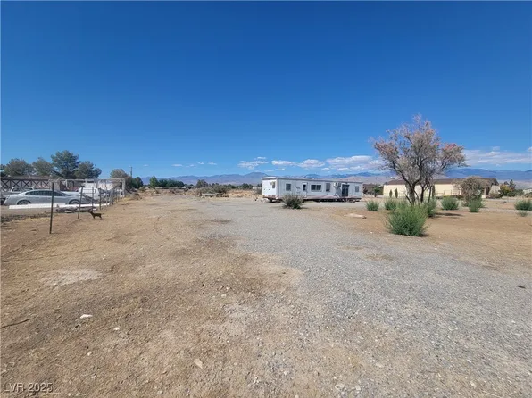 1820 E Pluto St, Pahrump, NV 89048