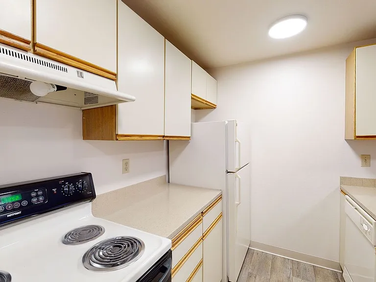 Shannon 2 Apartments — Photo 20
