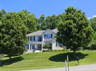 302 Ridgeway Dr, Bridgeport, WV 26330