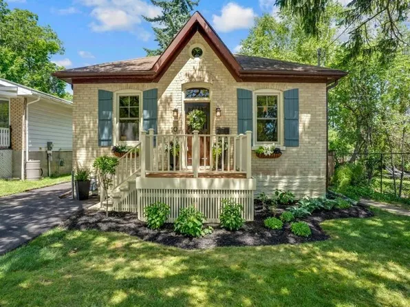 10 Selkirk St, Cambridge, ON N1S 1Z1