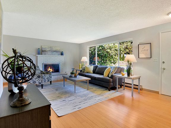 4th image of 411 222nd Ave NE