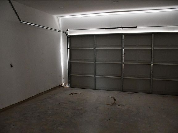 4th image of 920 Patterson St