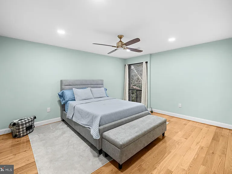 9820 Georgia Ave #21302 — Photo 16
