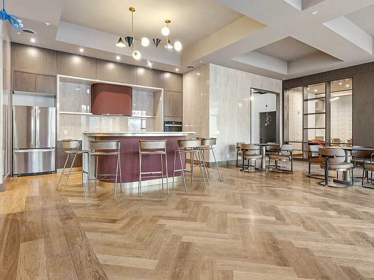 180 Kanata Ave — Photo 40