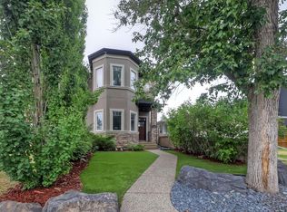 2639 E 27th St SW, Calgary, AB T3E 2G4