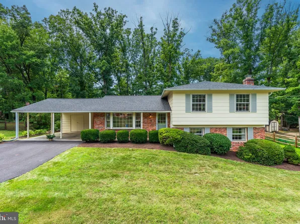 7728 Dew Wood Dr, Rockville, MD 20855