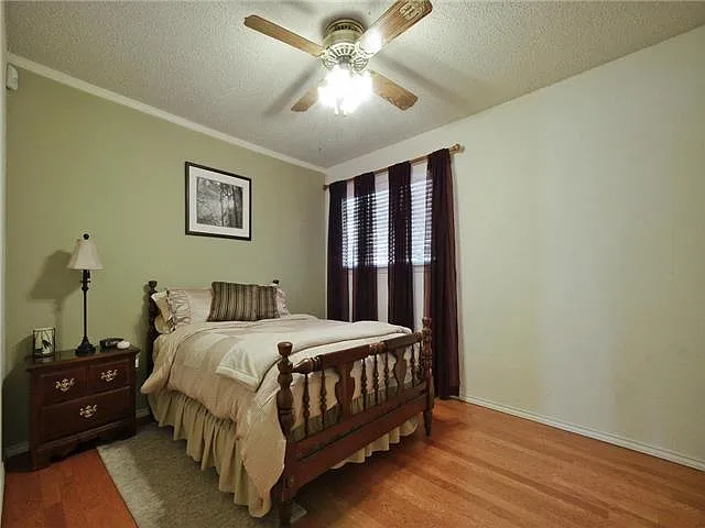 Side bedroom Old photo (furniture not included)