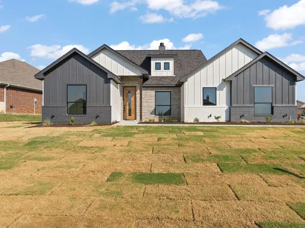 5000 Wearing Way Dr, Granbury, TX 76049