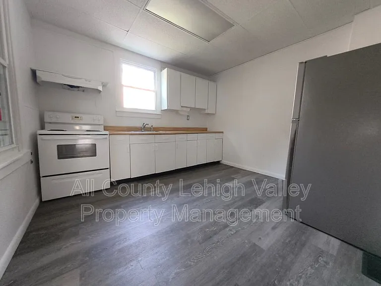 137 S 12th St — Photo 2