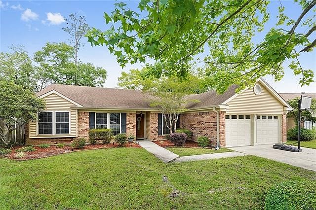 1st image of 402 W Lake Catahoula Ct