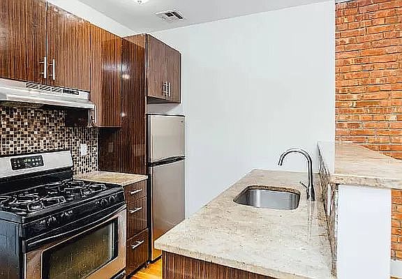 3rd image of 298 Throop Ave #2