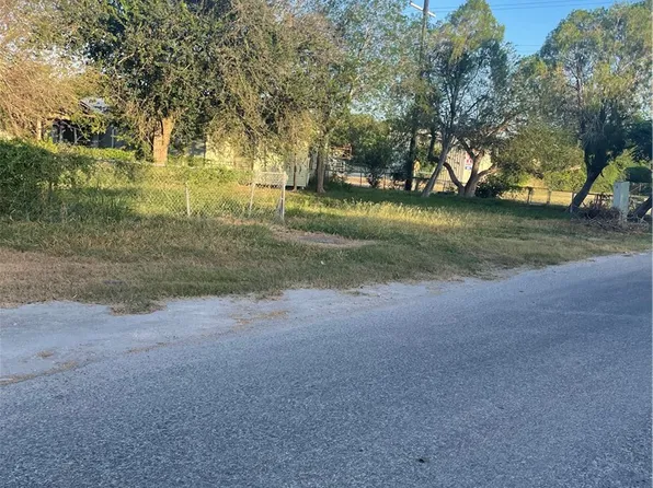 400 Kentucky St, Alice, TX 78332