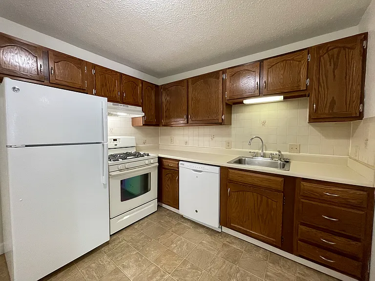 Park View Hills Condominiums — Photo 11