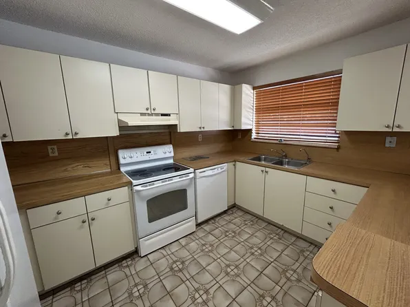 230 NW 51st Ave, Miami, FL 33126