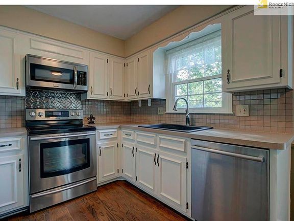 Awesome Kitchen with Stainless Appliances.