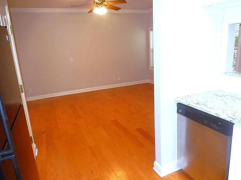 211 Bridgepath Dr — Photo 11