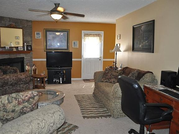 2nd image of 141 Pickett Ave