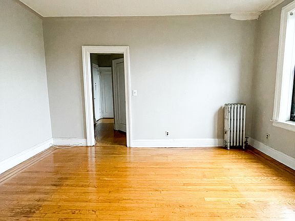 2nd image of 2924 21st Ave