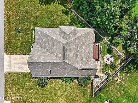 4th image of 110 Aspen Dr