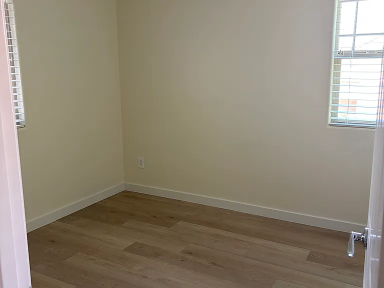 2539 E Vermont Dr — Photo 9