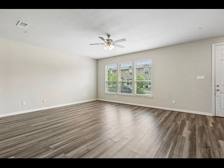 3121 Solana Cir — Photo 9