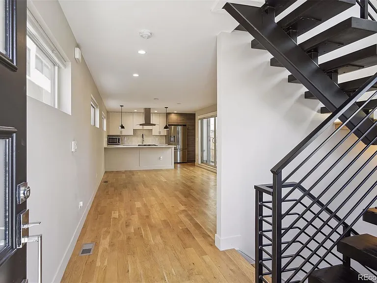 1386 Zenobia St — Photo 6