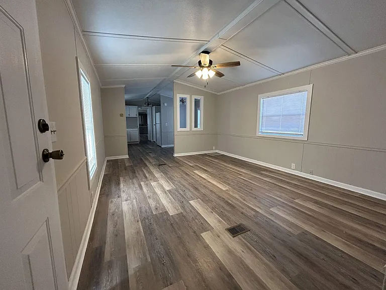 97 White Oak Vlg — Photo 8
