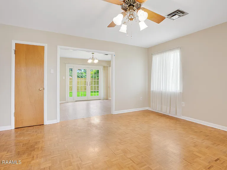 100 Maple Dr — Photo 13