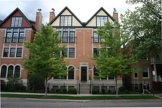 1st image of 1709 W Foster Ave APT 1E
