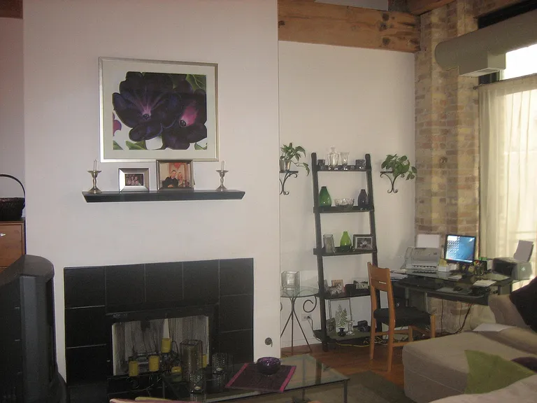 375 W Erie St #321 — Photo 3