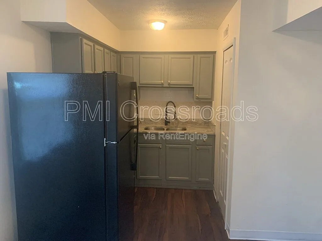 2 bed, 1.0 bath, 850 sqft, $1,156 — Photo 4