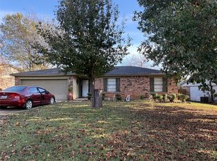 1411 Clearfield Dr, Cleburne, TX 76033