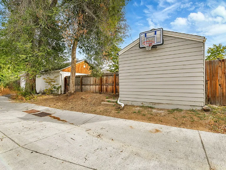 2245 S Franklin St — Photo 49