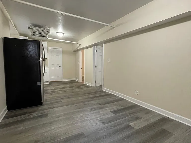 1210 W Lexington St — Photo 5