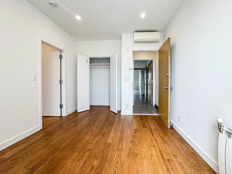 689 Leonard St #3R — Photo 29