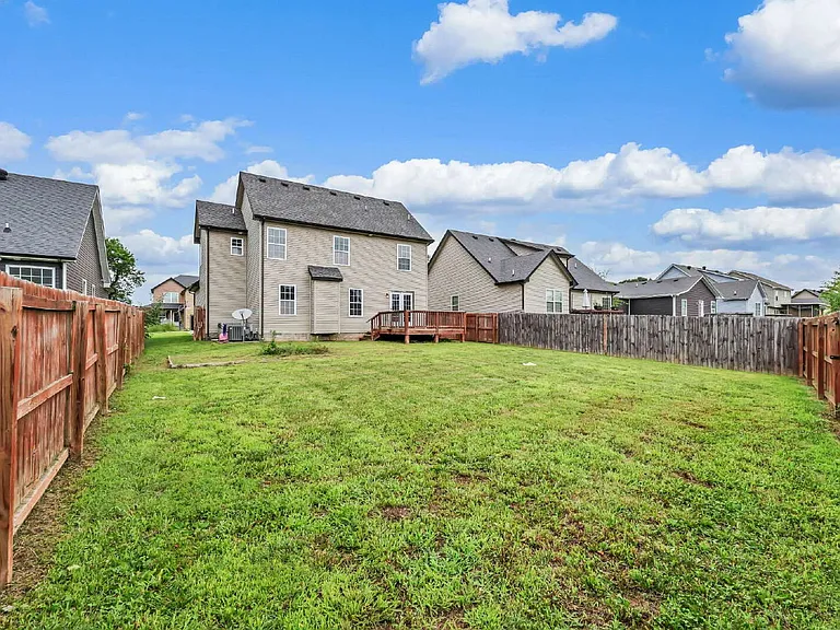 563 Falkland Cir — Photo 31