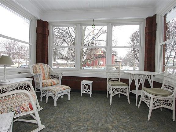 3rd image of 303 S Scoville Ave