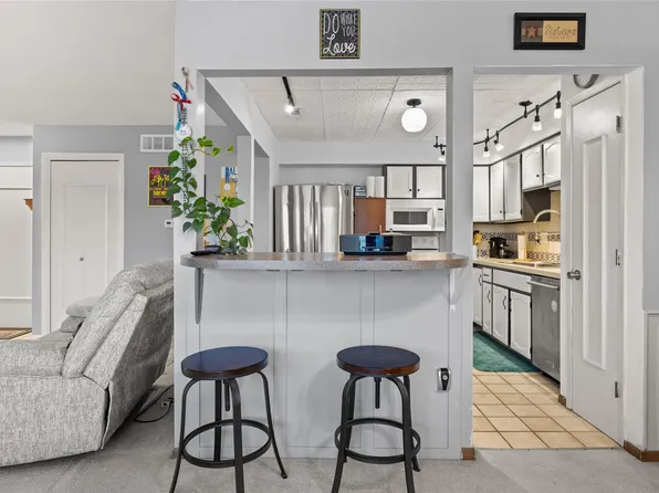 1100 50th St Unit 1105, West Des Moines, IA 50266