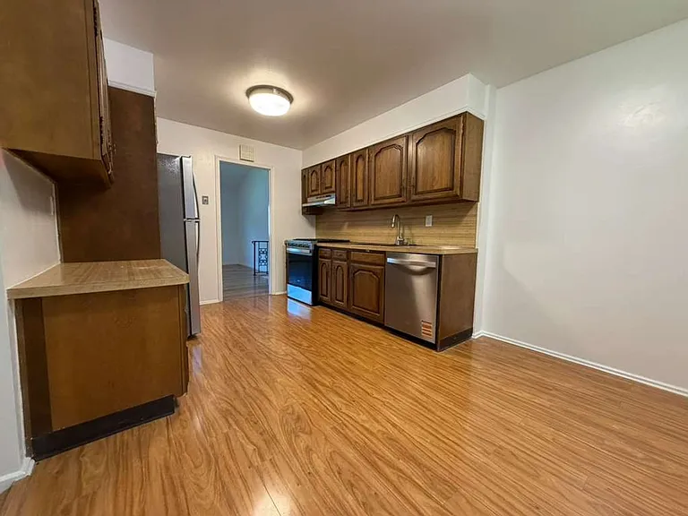 4 Greentree Dr — Photo 4
