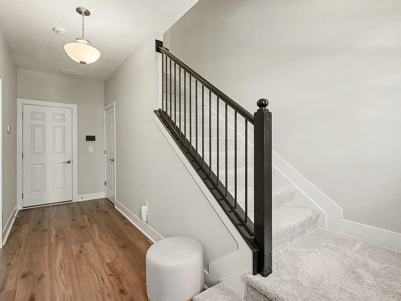 4 bed, 2006 sqft, $3,995 — Photo 2
