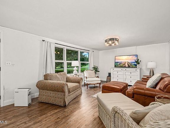 3rd image of 1163 Tabor Loop