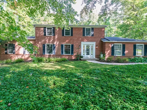 1135 Sheerbrook Dr, Chagrin Falls, OH 44022
