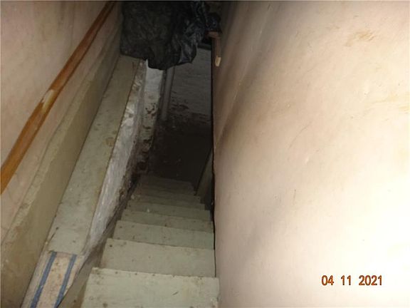 3rd image of 1043 Orr Ave