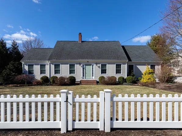 593 Washington St #A, Pembroke, MA 02359